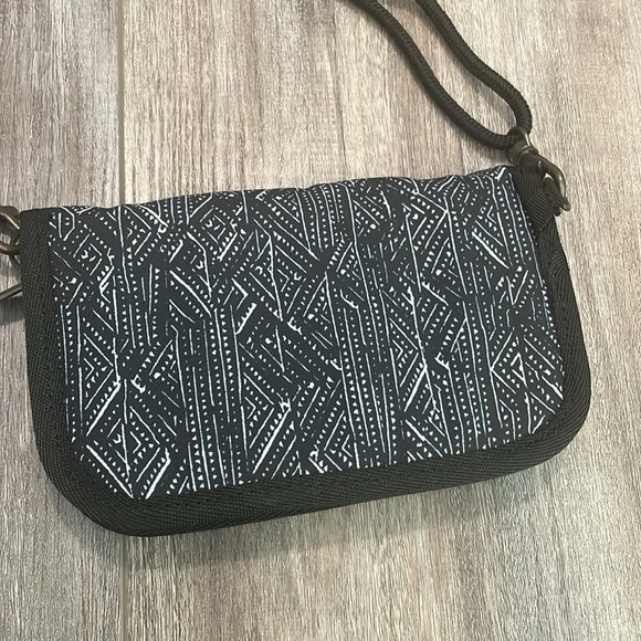 Eddie Bauer Connect Crossbody Travel Wallet - Picture 3 of 6